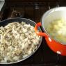 Ziemniaki duszone z grzybami i kwaśną śmietaną Przepis na Ziemniaki smażone z grzybami i kwaśną śmietaną