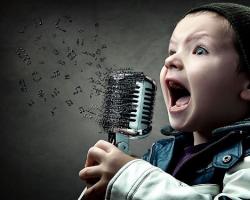 Si mund të mësoni të këndoni në shtëpi nëse nuk keni zë?