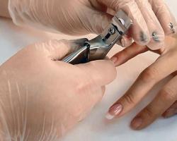 Come rimuovere le unghie estese a casa